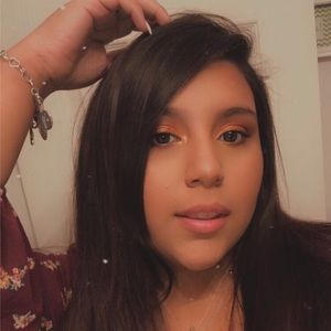 Meet your Posher, Adrianna